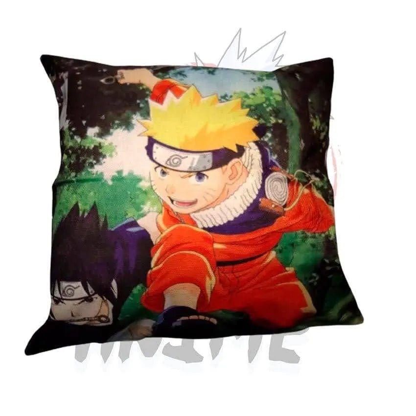 Cojín decorativo 45x45 cm de Naruto Shippuden, ideal para fans del anime. Disponible en DeAnime Chile.