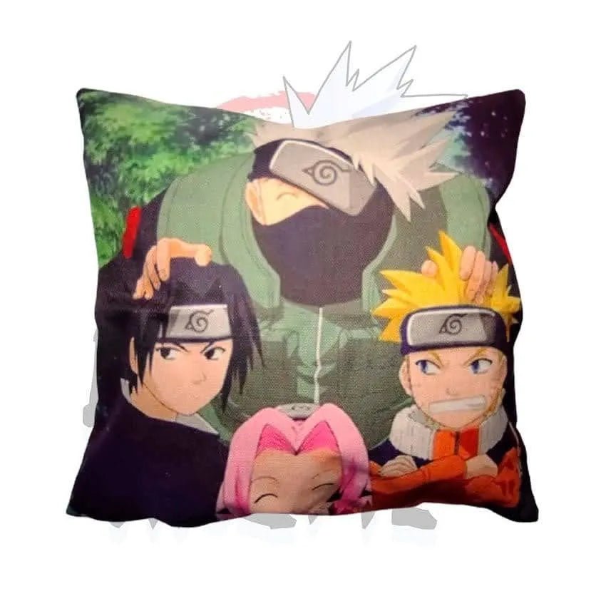Cojín decorativo 45x45 cm de Naruto Shippuden, ideal para fans del anime. Disponible en DeAnime Chile.